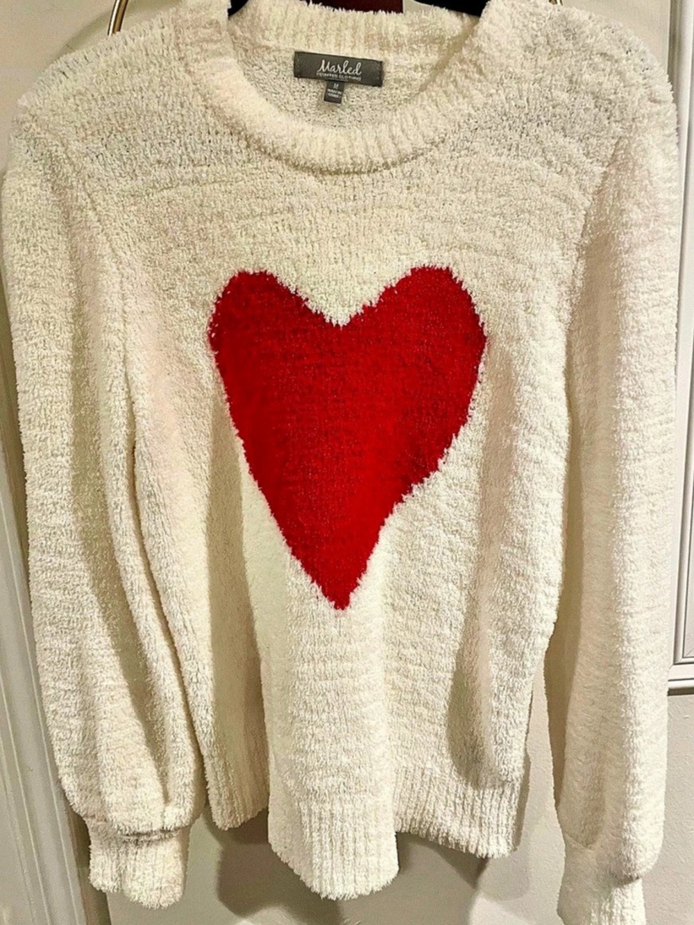 Marled Heart Crewneck Sweater in White & Red Size Medium